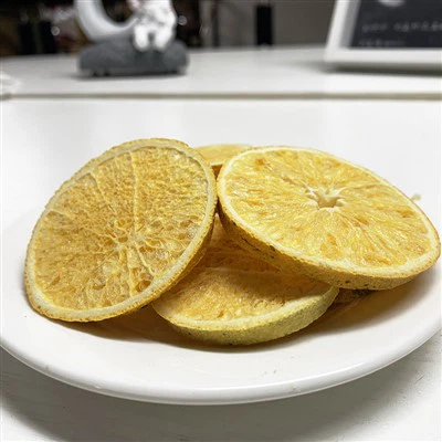 Pakastekuivatut appelsiiniviipaleet